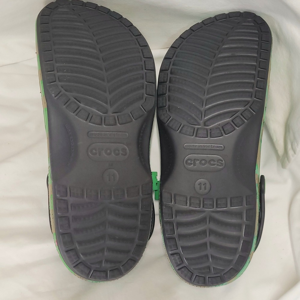Crocs Minecraft Classic Clog Green Multi Video Game Mens Size 11 Jibbitz Charms - Picture 7 of 13